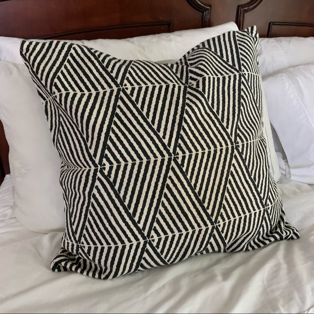 Geometric Print Cushion Cover